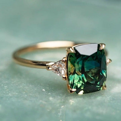 Vintage-Inspired Grøn Ædelsten Ring | Guld